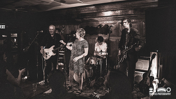 Jon Langford and Sally Timms in concert