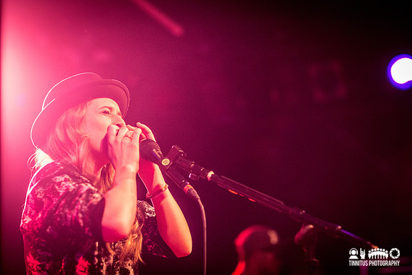 ZZ Ward in concert