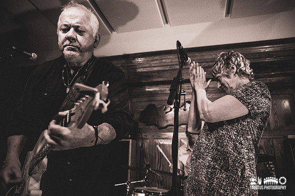 Jon Langford and Sally Timms in concert