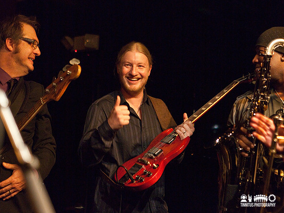 Derek Trucks plays at the Hot Stove Cool Music benefit concert