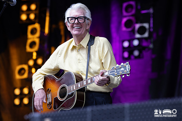Nick Lowe with Los Straitjackets in concert