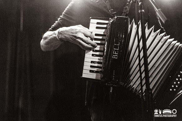 (Mini) Mekons in concert
