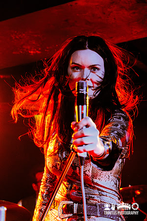 Bobbie Dazzle in concert
