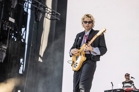 Luke Hemmings in concert