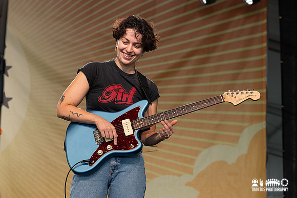 Muna in concert