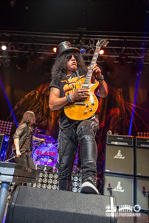 Slash in concert
