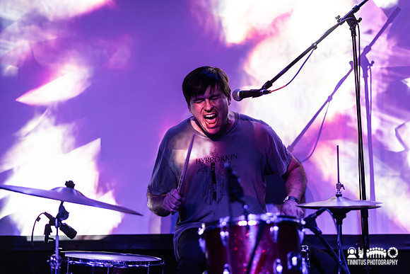 Oneida in concert