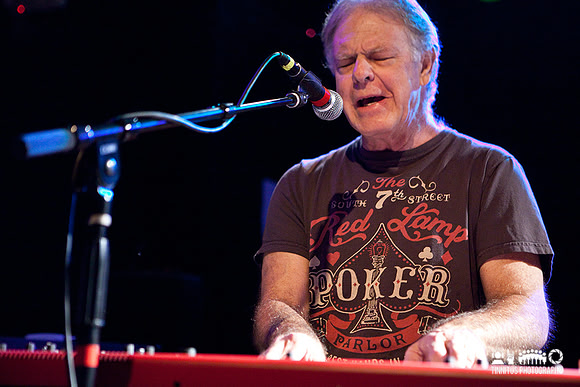 Barry and The Remains in concert at Hot Stove Cool Music