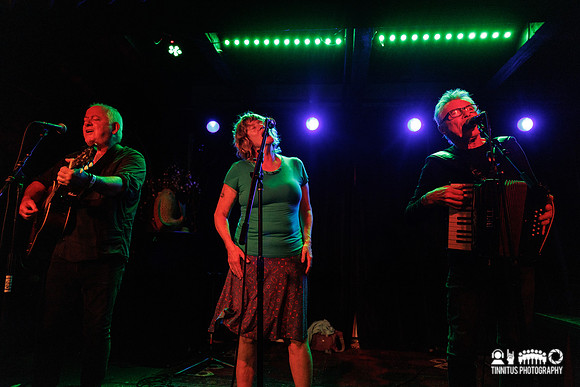(Mini) Mekons in concert