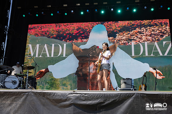 Madi Diaz in concert