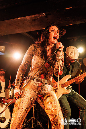 Bobbie Dazzle in concert