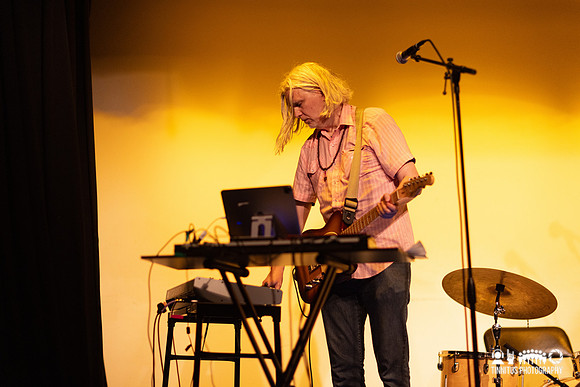 The Folk Implosion in concert