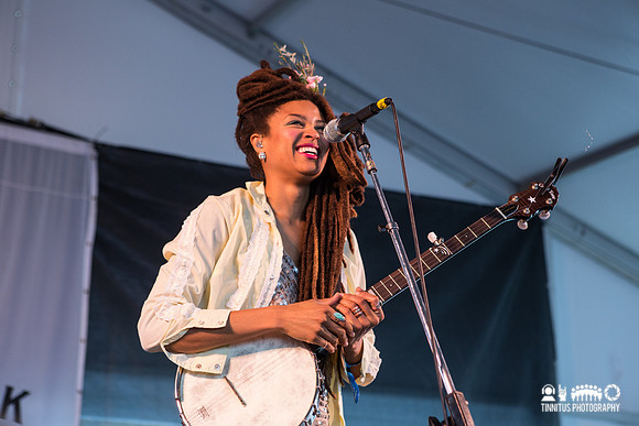 Valerie June in concert
