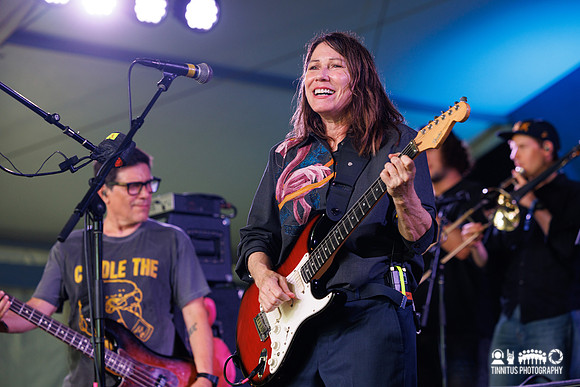 Kim Deal in concert