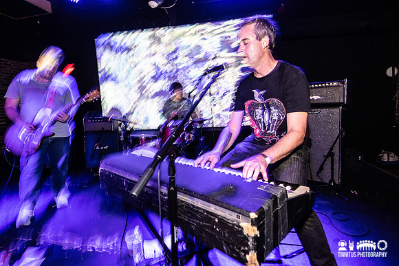 Oneida in concert