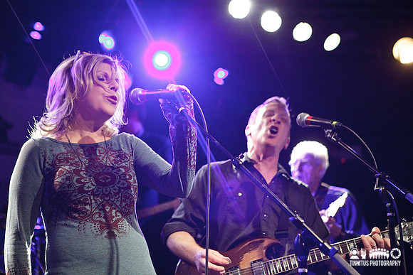 Belly members Tanya Donelly and Gail Greenwood join the Hot Musi