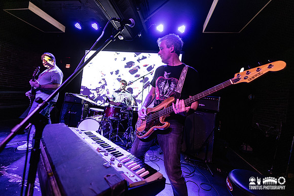 Oneida in concert
