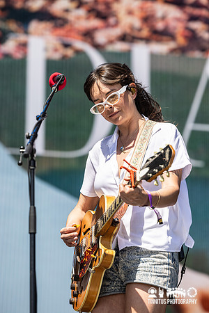 Madi Diaz in concert