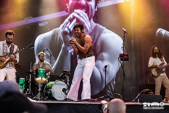 Young The Giant in concert