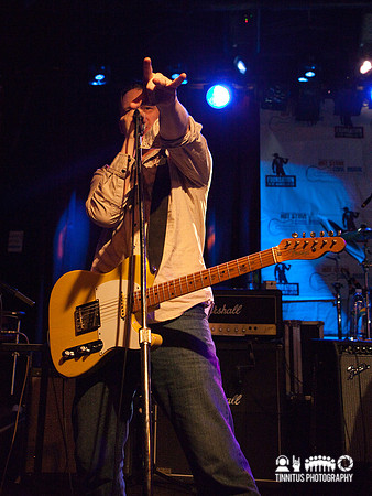 Mike Gent of The Hot Stove Cool Music All-Stars in concert