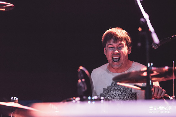 Oneida in concert