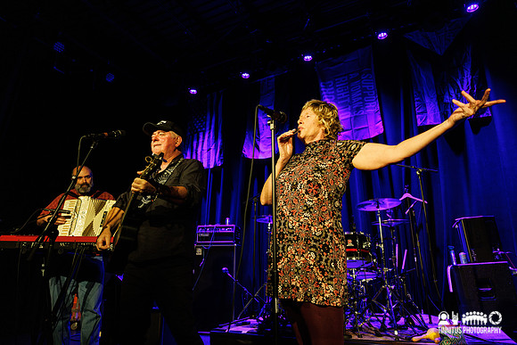 Mini Mekons in concert