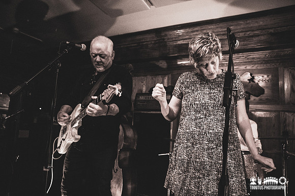 Jon Langford and Sally Timms in concert