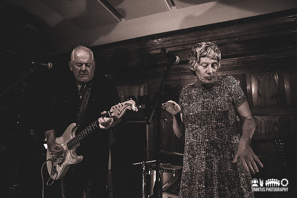 Jon Langford and Sally Timms in concert