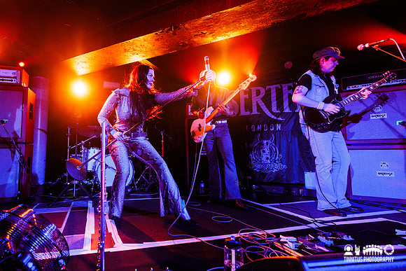 Bobbie Dazzle in concert