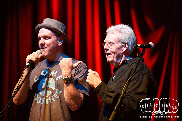 Mike O'Malley emcee'ing the tenth concert of the Hot Stove Cool