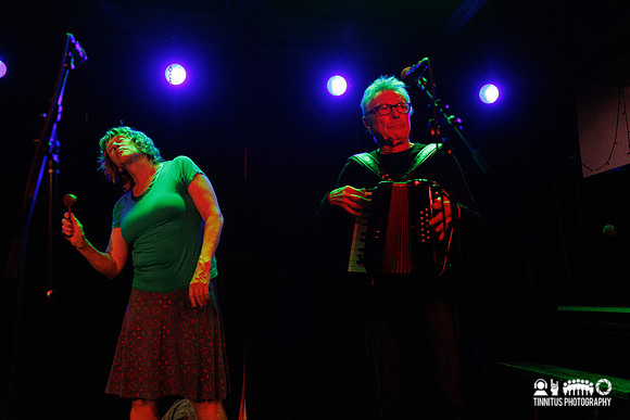 (Mini) Mekons in concert