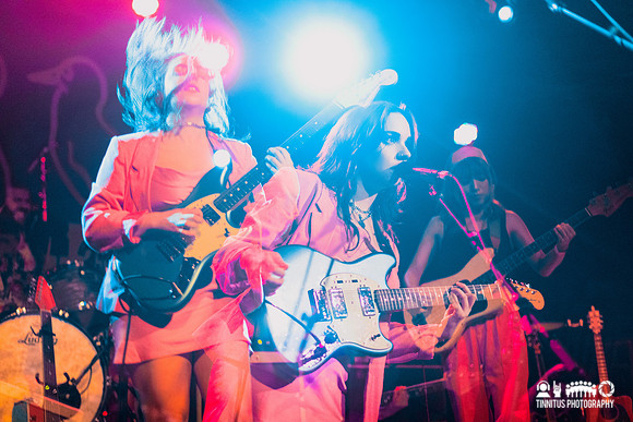 Dropper in concert