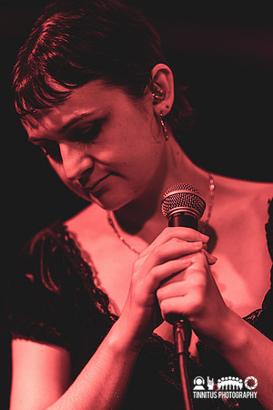 Knifeplay in concert