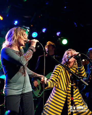 Belly members Tanya Donelly and Gail Greenwood join the Hot Musi
