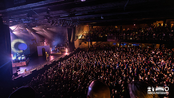 Future Islands in concert