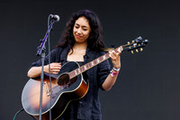 Haley Heynderickx in concert