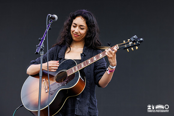 Haley Heynderickx in concert