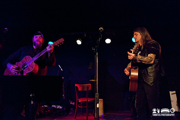 Scott Kelly (left) and Scott Weinrich (right) in concert