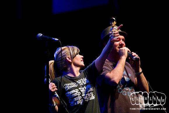 Mike O'Malley emcee'ing the tenth concert of the Hot Stove Cool