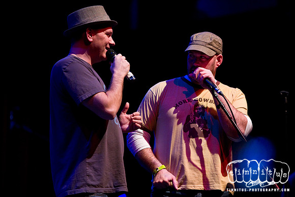 Mike O'Malley emcee'ing the tenth concert of the Hot Stove Cool